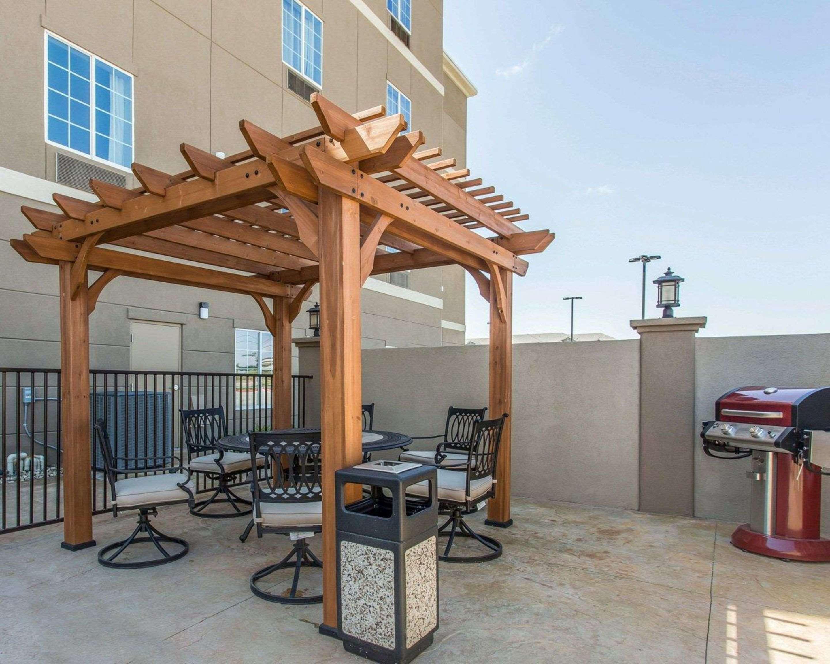 Mainstay Suites Midland Exterior foto